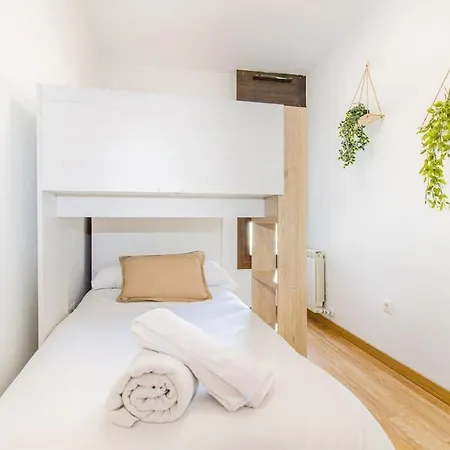 Penthouse Pyrinees , Terrace , Parking & Storage Sabinanigo