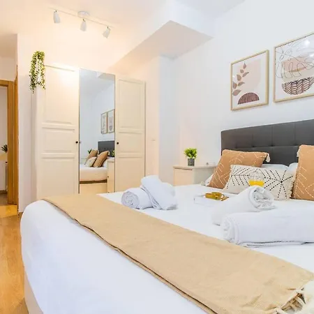 Penthouse Pyrinees , Terrace , Parking & Storage Lägenhet *