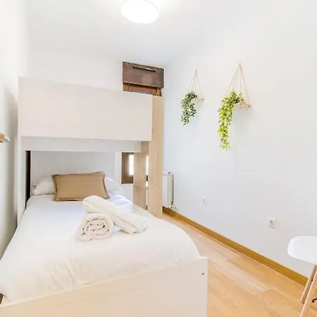 Daire Penthouse Pyrinees , Terrace , Parking & Storage *