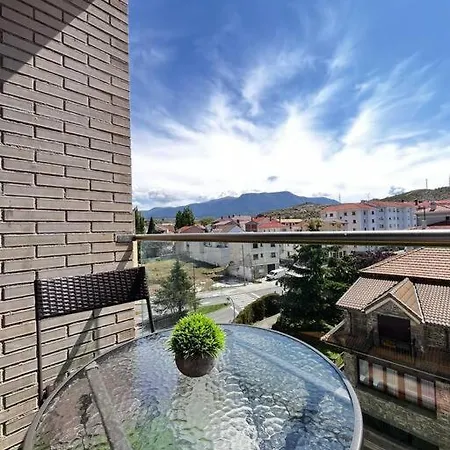 Penthouse Pyrinees , Terrace , Parking & Storage Sabinanigo