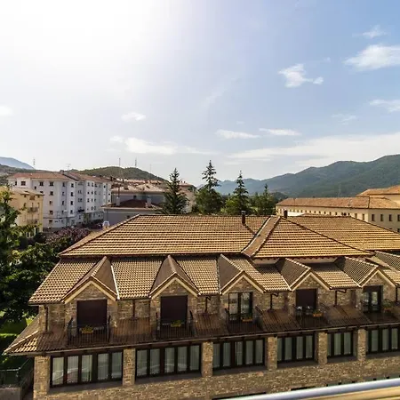 Penthouse Pyrinees , Terrace , Parking & Storage Daire *