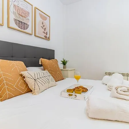 Penthouse Pyrinees , Terrace , Parking & Storage Sabinanigo